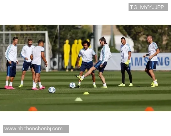 足球明星坐板凳的瞬间揭示了职业生涯背后的艰辛与坚持